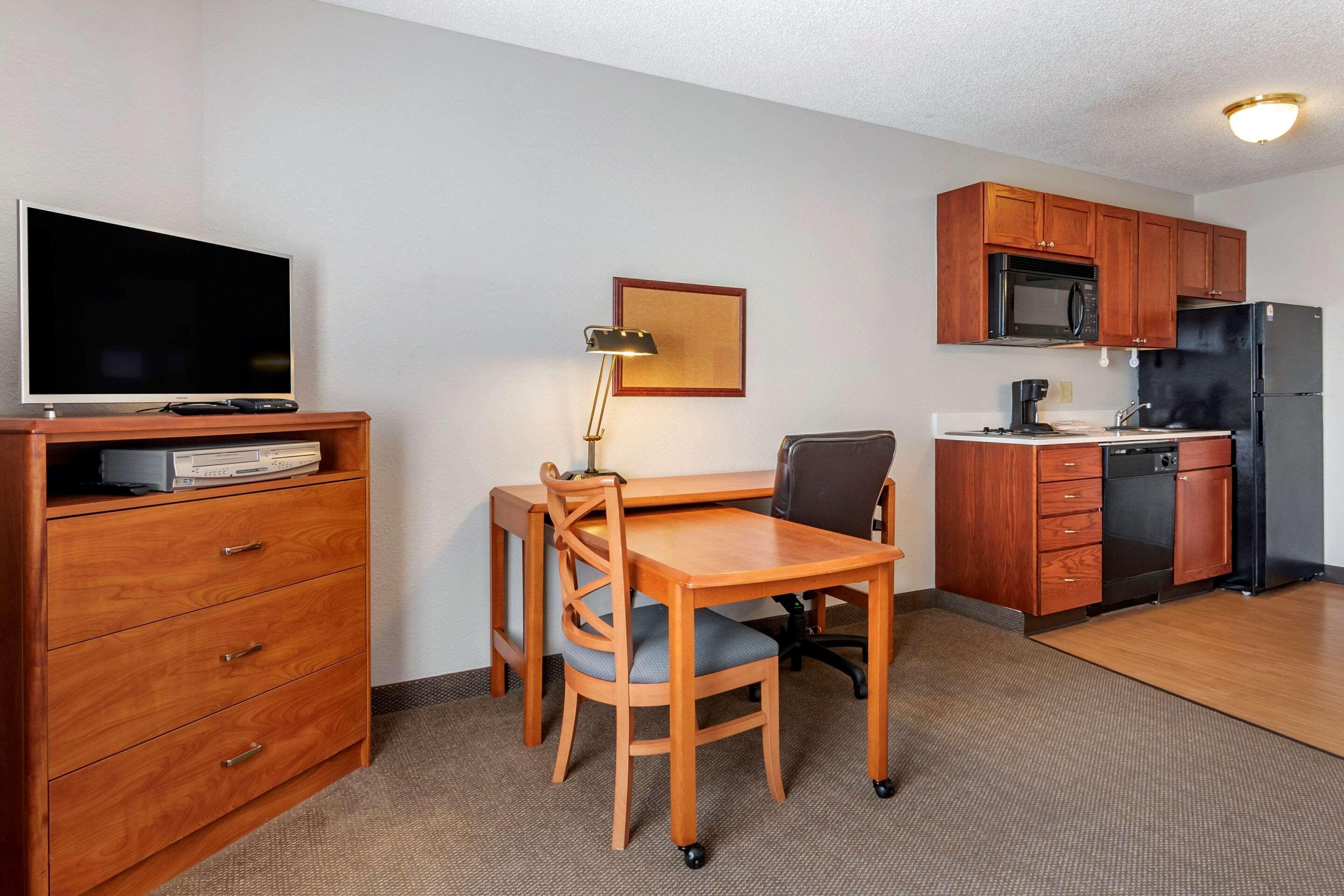 Mainstay Suites Emporia Luaran gambar