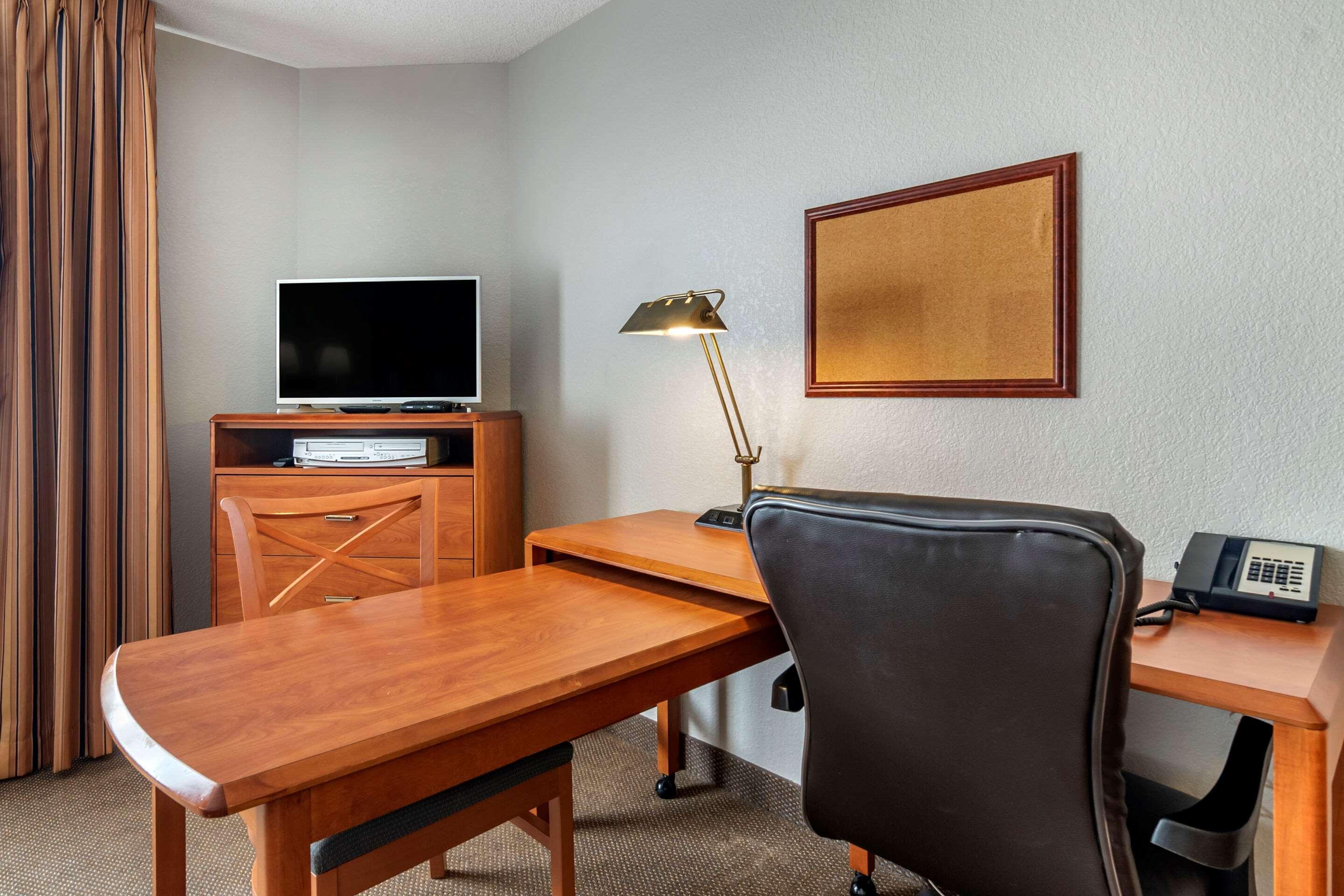 Mainstay Suites Emporia Luaran gambar