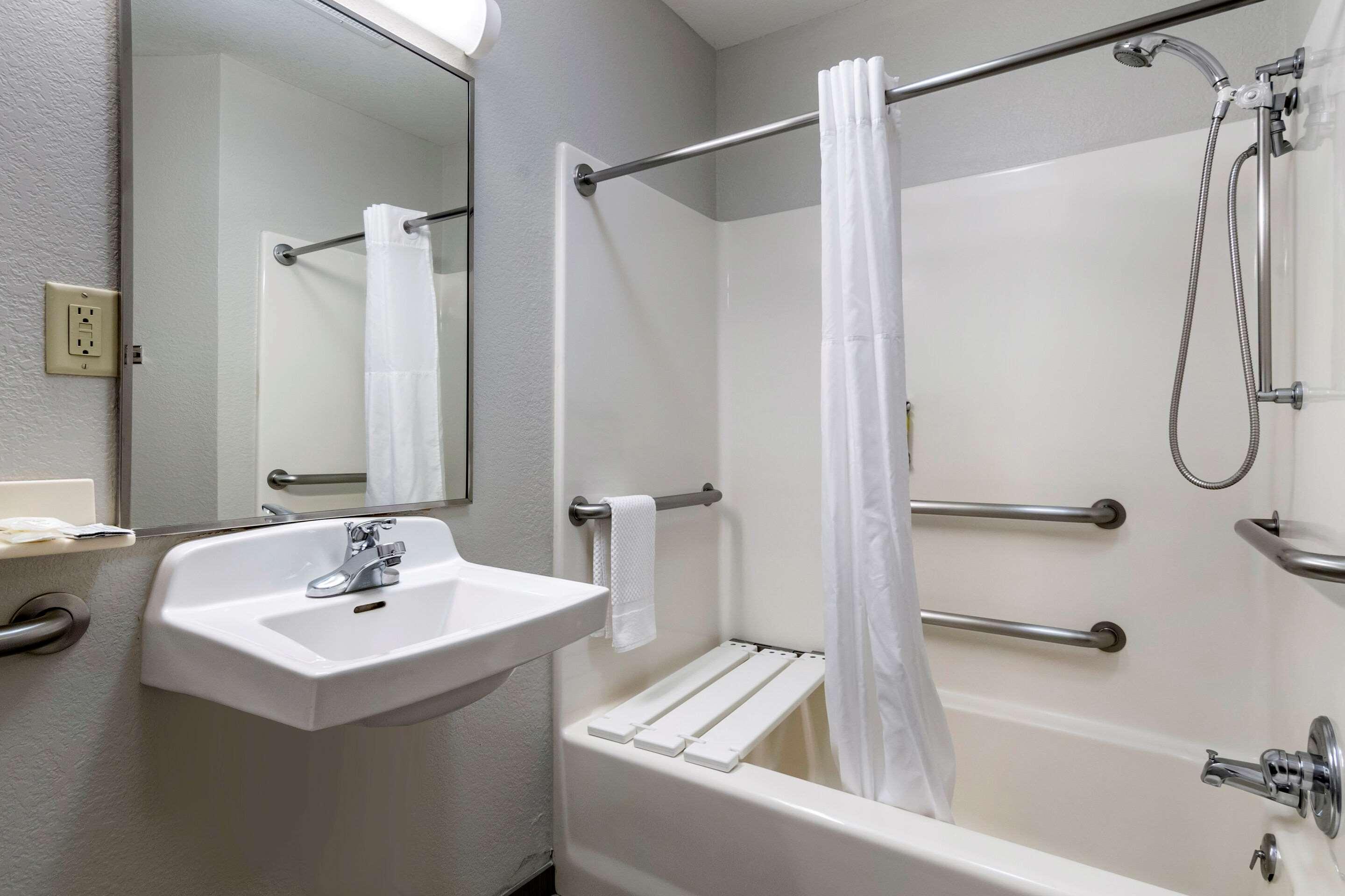 Mainstay Suites Emporia Luaran gambar