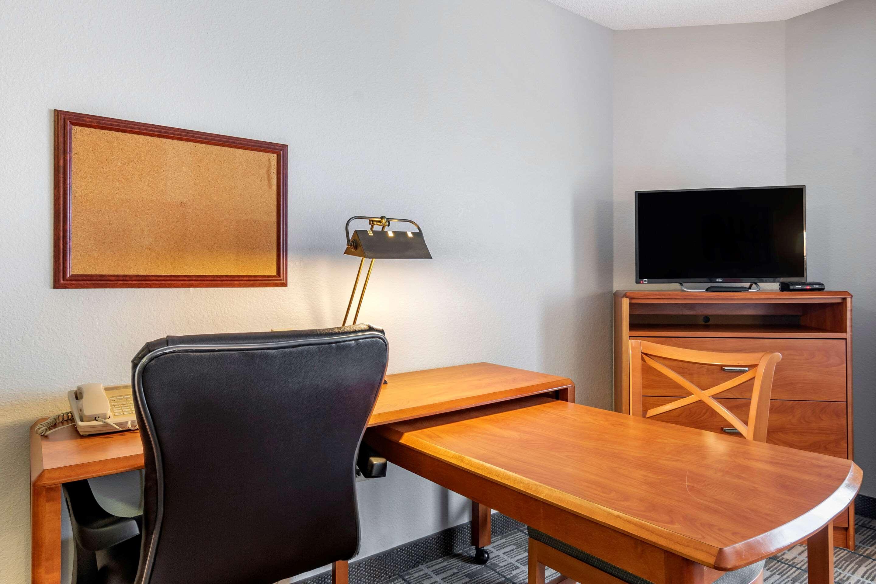 Mainstay Suites Emporia Luaran gambar