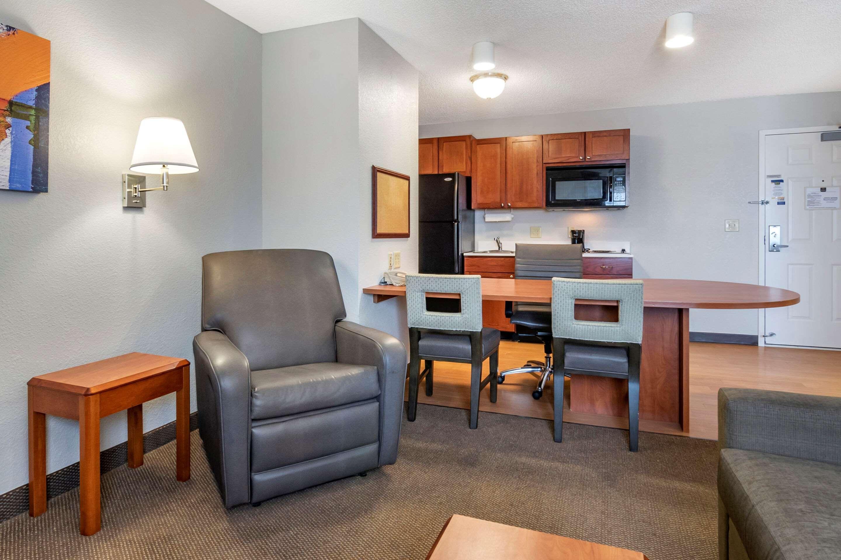 Mainstay Suites Emporia Luaran gambar