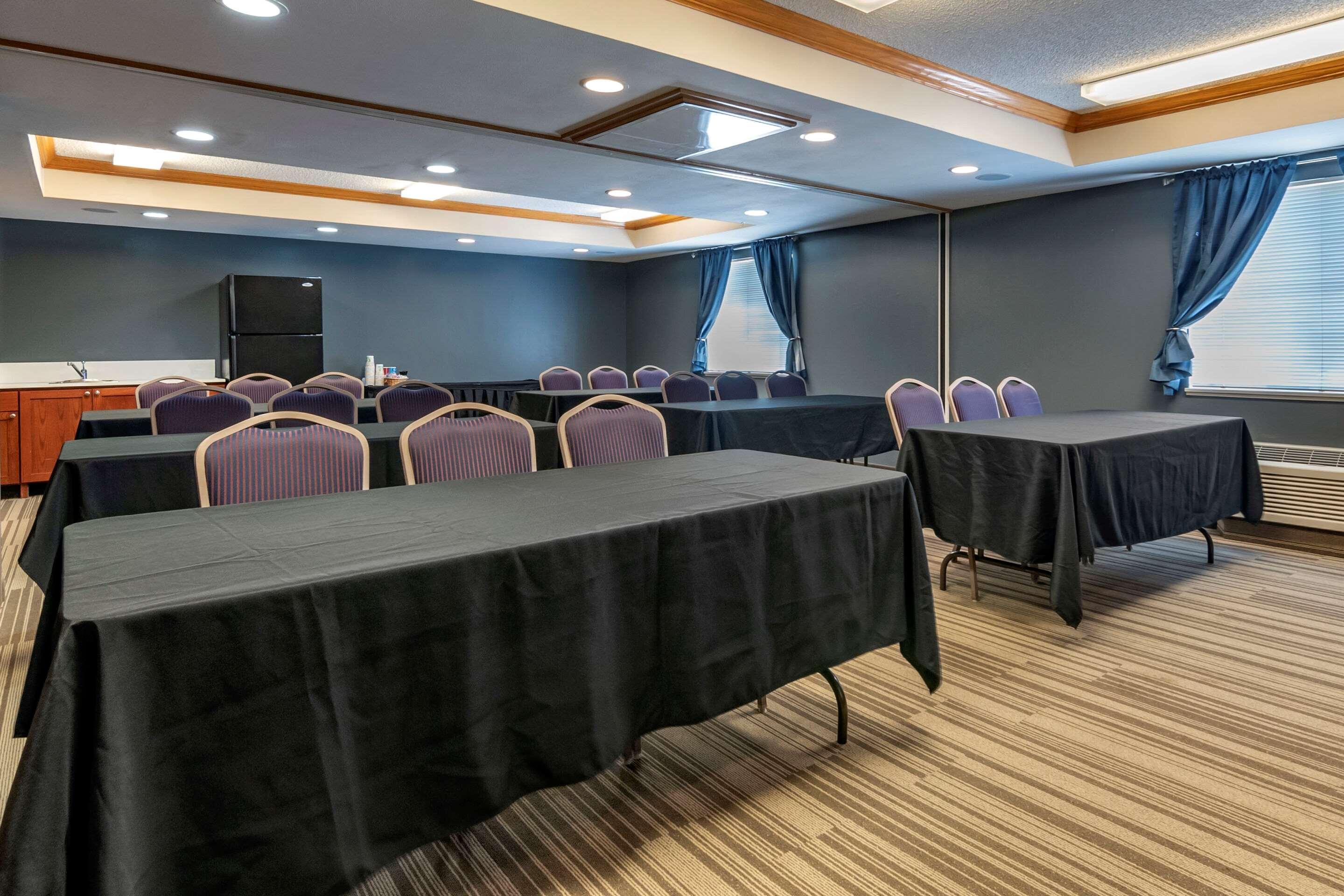 Mainstay Suites Emporia Luaran gambar